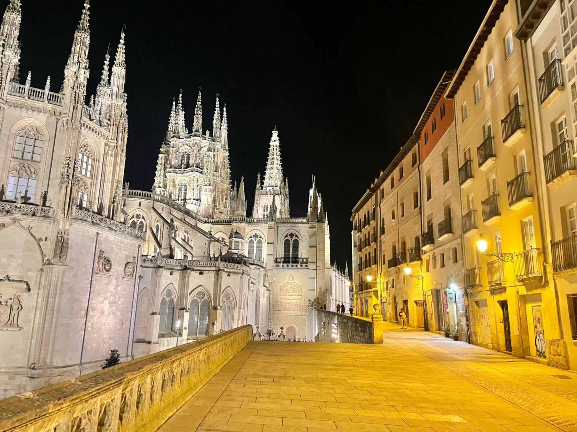 شقة Acariciando La Catedral Vista Espectacular Burgo المظهر الخارجي الصورة